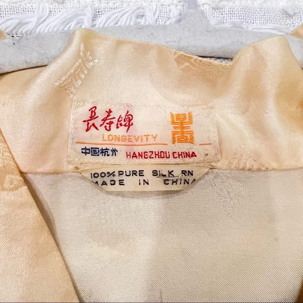Longevity Hangzhou China. Women Light gold robe. 100% Silk. Size : M - Picture 3 of 12